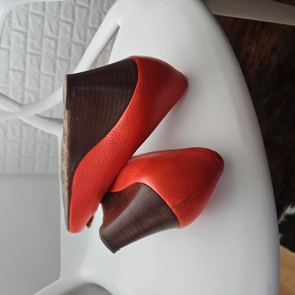 Leather Tory Burch wedges - size 9 - Picture 4 of 4